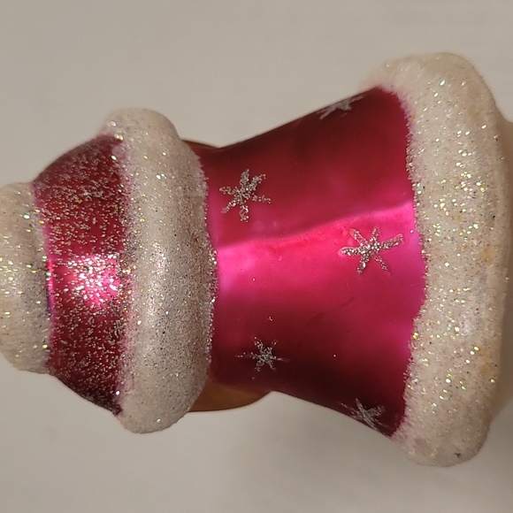 Adorable Reindeer Holding  a Christmas Tree Ornament - Picture 11 of 16